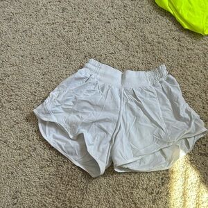 Great condition White lululemon hotty hot shorts size 0 4”